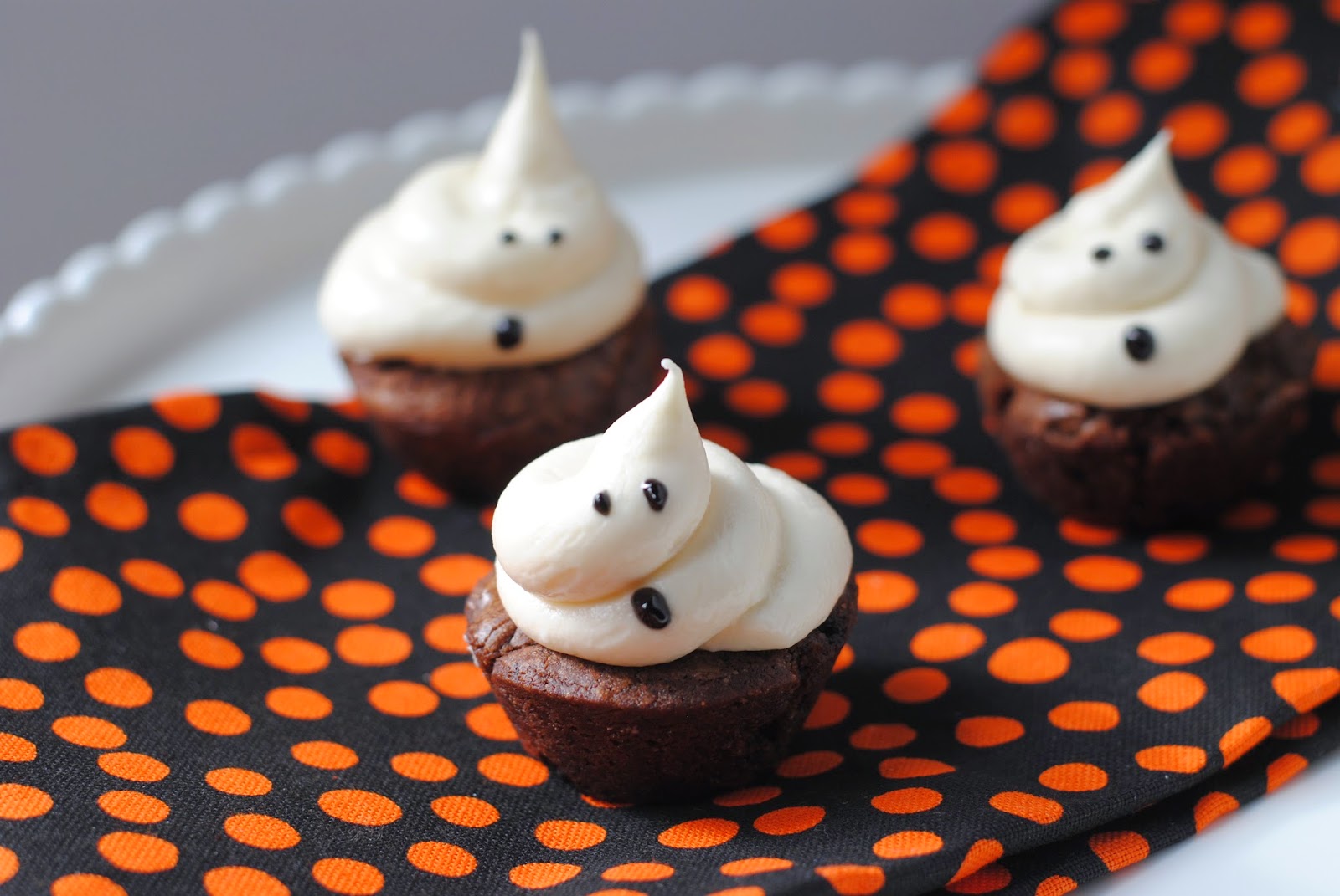 Marshmallow Ghost Brownie Bites - Lil Celebrations